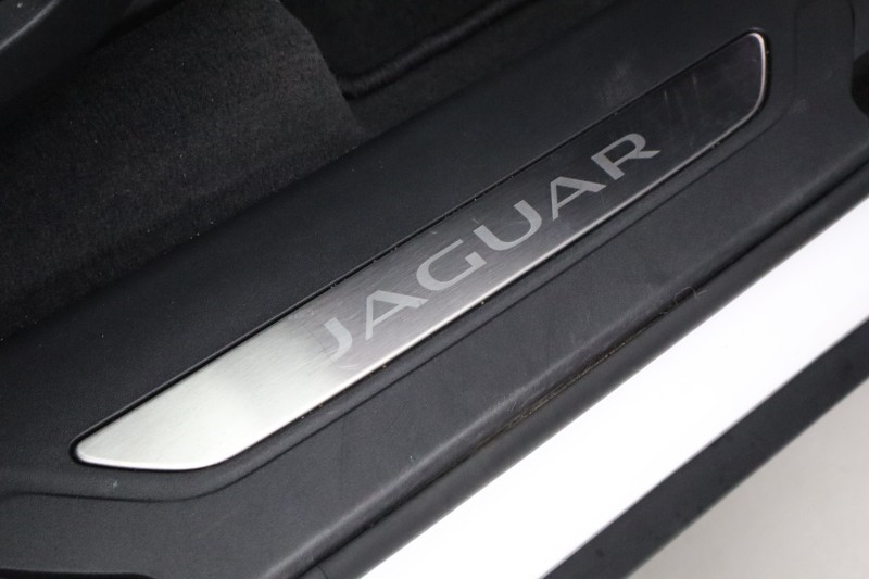 2024 (24) JAGUAR F-PACE 2.0 D200 R-Dynamic SE Black 5dr Auto AWD 5682977