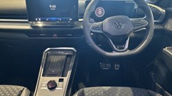 VOLKSWAGEN T-ROC 1.5 eTSI 150 R-Line 5dr DSG 5833610