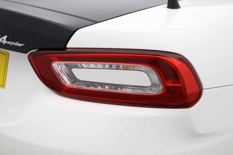 2019 (19) ABARTH 124 SPIDER 1.4 T MultiAir 2dr Auto 5665900