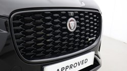 2021 (21) JAGUAR F-PACE 2.0 D200 R-Dynamic SE 5dr Auto AWD 5666745
