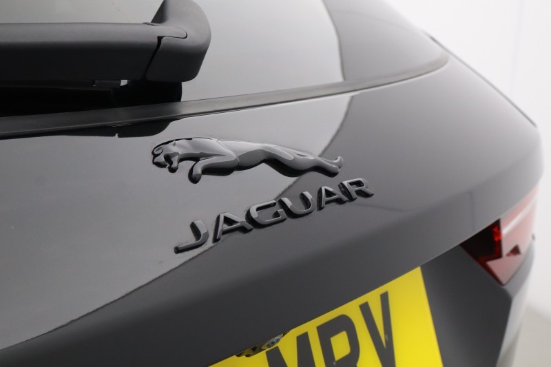 2021 (21) JAGUAR F-PACE 2.0 D200 R-Dynamic SE 5dr Auto AWD 5666750