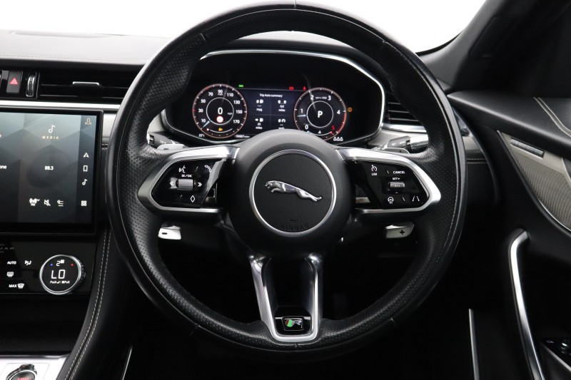 2021 (21) JAGUAR F-PACE 2.0 D200 R-Dynamic SE 5dr Auto AWD 5666772
