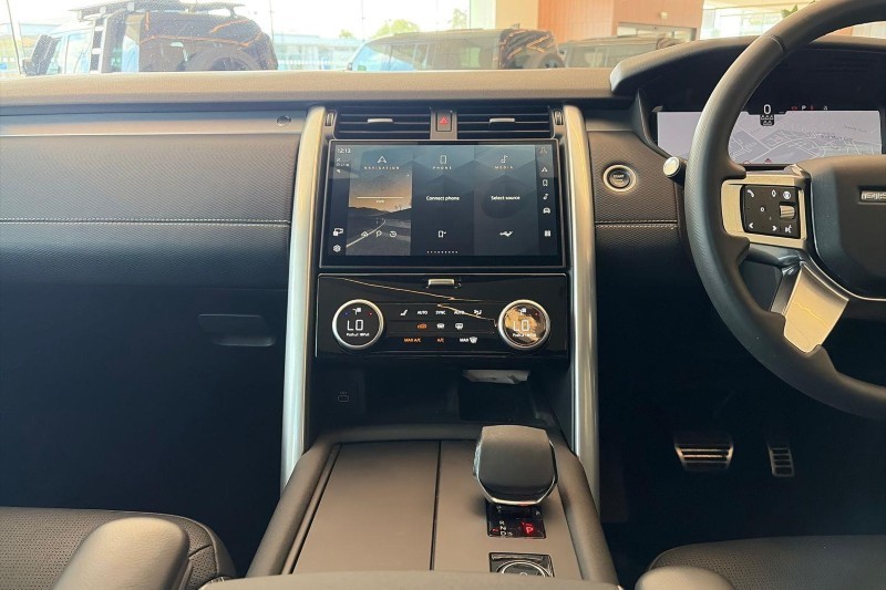2024 (74) LAND ROVER DISCOVERY 3.0 D300 Dynamic SE 5dr Auto 5787246