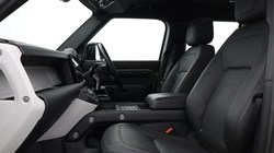2023 (73) LAND ROVER DEFENDER 3.0 D300 HSE 110 5dr Auto 5671759