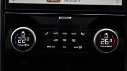 2024 (24) LAND ROVER DISCOVERY 3.0 D300 Metropolitan Edition 5dr Auto 5719186