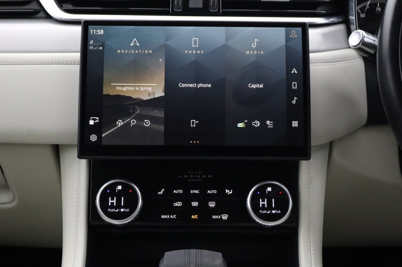 2022 (22) JAGUAR F-PACE 2.0 D200 R-Dynamic S 5dr Auto AWD 5720144