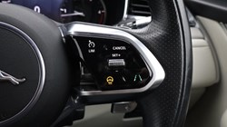 2022 (22) JAGUAR F-PACE 2.0 D200 R-Dynamic S 5dr Auto AWD 5720147