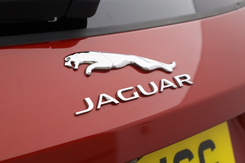 2022 (22) JAGUAR F-PACE 2.0 D200 R-Dynamic S 5dr Auto AWD 5720135