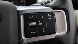 2022 (22) LAND ROVER DISCOVERY 3.0 D300 R-Dynamic SE 5dr Auto 5706388