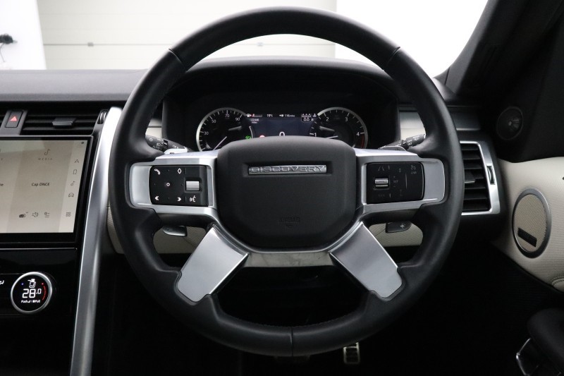 2022 (22) LAND ROVER DISCOVERY 3.0 D300 R-Dynamic SE 5dr Auto 5706374
