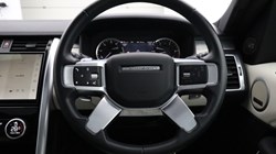 2022 (22) LAND ROVER DISCOVERY 3.0 D300 R-Dynamic SE 5dr Auto 5706374