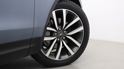 2022 (22) LAND ROVER DISCOVERY 3.0 D300 R-Dynamic SE 5dr Auto 5706409
