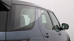 2022 (22) LAND ROVER DISCOVERY 3.0 D300 R-Dynamic SE 5dr Auto 5706411
