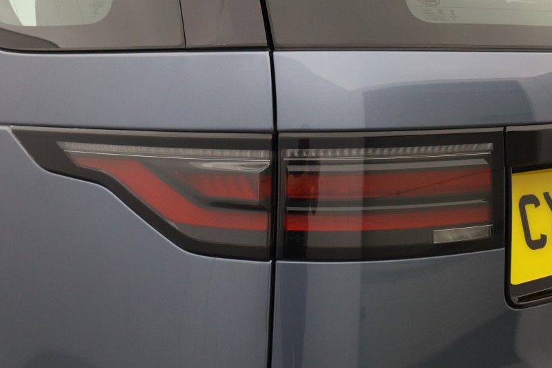 2022 (22) LAND ROVER DISCOVERY 3.0 D300 R-Dynamic SE 5dr Auto 5706413