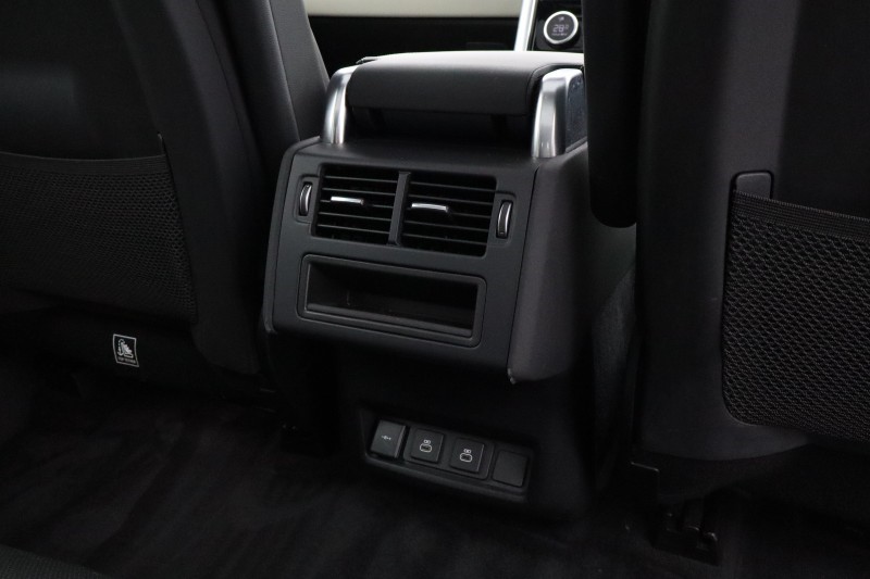 2022 (22) LAND ROVER DISCOVERY 3.0 D300 R-Dynamic SE 5dr Auto 5706371