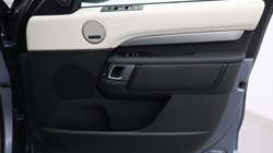 2022 (22) LAND ROVER DISCOVERY 3.0 D300 R-Dynamic SE 5dr Auto 5706375