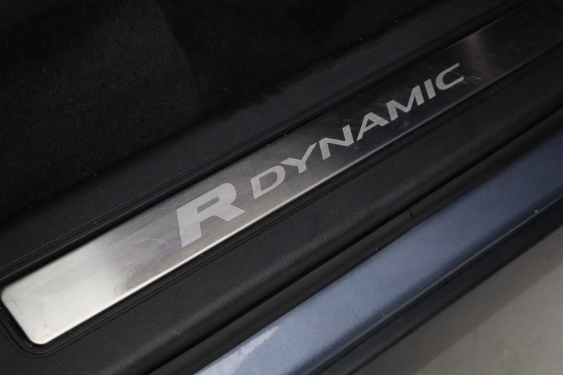 2022 (22) LAND ROVER DISCOVERY 3.0 D300 R-Dynamic SE 5dr Auto 5706379