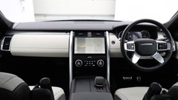 2022 (22) LAND ROVER DISCOVERY 3.0 D300 R-Dynamic SE 5dr Auto 5706372