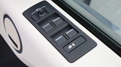 2022 (22) LAND ROVER DISCOVERY 3.0 D300 R-Dynamic SE 5dr Auto 5706376