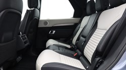2022 (22) LAND ROVER DISCOVERY 3.0 D300 R-Dynamic SE 5dr Auto 5706369