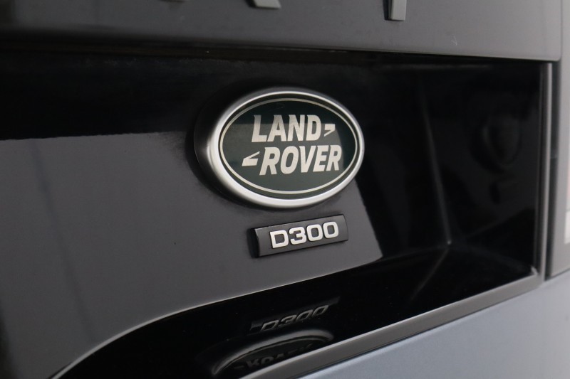 2022 (22) LAND ROVER DISCOVERY 3.0 D300 R-Dynamic SE 5dr Auto 5706415