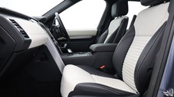 2022 (22) LAND ROVER DISCOVERY 3.0 D300 R-Dynamic SE 5dr Auto 5706368