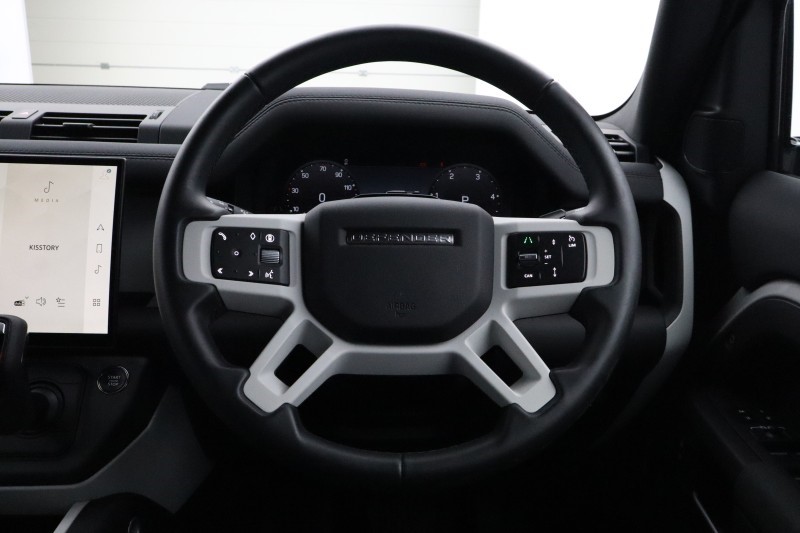 2025 (75) LAND ROVER DEFENDER 3.0 D250 X-Dynamic SE 110 5dr Auto 5678565