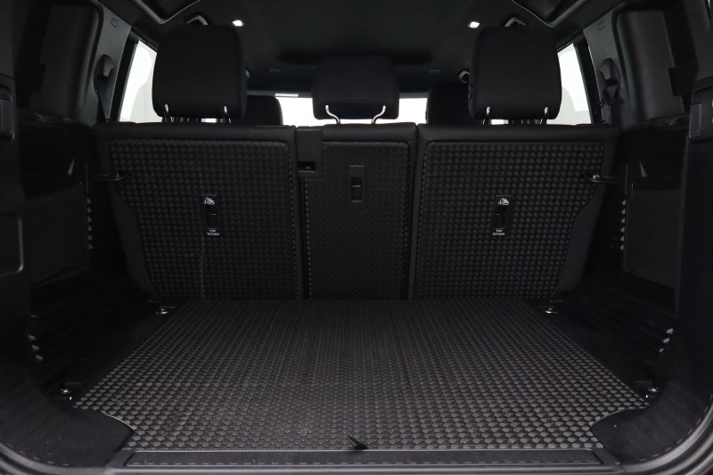 2025 (75) LAND ROVER DEFENDER 3.0 D250 X-Dynamic SE 110 5dr Auto 5678607