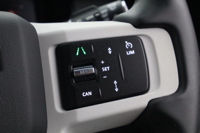 2025 (75) LAND ROVER DEFENDER 3.0 D250 X-Dynamic SE 110 5dr Auto 5678577