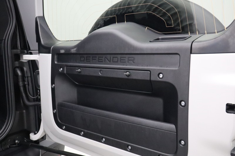 2025 (75) LAND ROVER DEFENDER 3.0 D250 X-Dynamic SE 110 5dr Auto 5678609