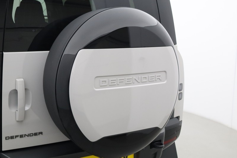 2025 (75) LAND ROVER DEFENDER 3.0 D250 X-Dynamic SE 110 5dr Auto 5678603