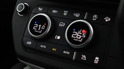 2025 (75) LAND ROVER DEFENDER 3.0 D250 X-Dynamic SE 110 5dr Auto 5678590