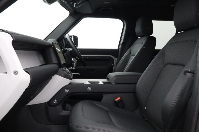 2025 (75) LAND ROVER DEFENDER 3.0 D250 X-Dynamic SE 110 5dr Auto 5678559