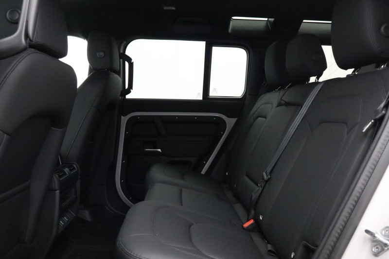 2025 (75) LAND ROVER DEFENDER 3.0 D250 X-Dynamic SE 110 5dr Auto 5678560