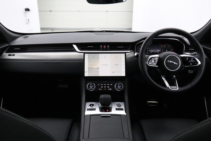 2024 (24) JAGUAR F-PACE 2.0 D200 R-Dynamic SE Black 5dr Auto AWD 5694166