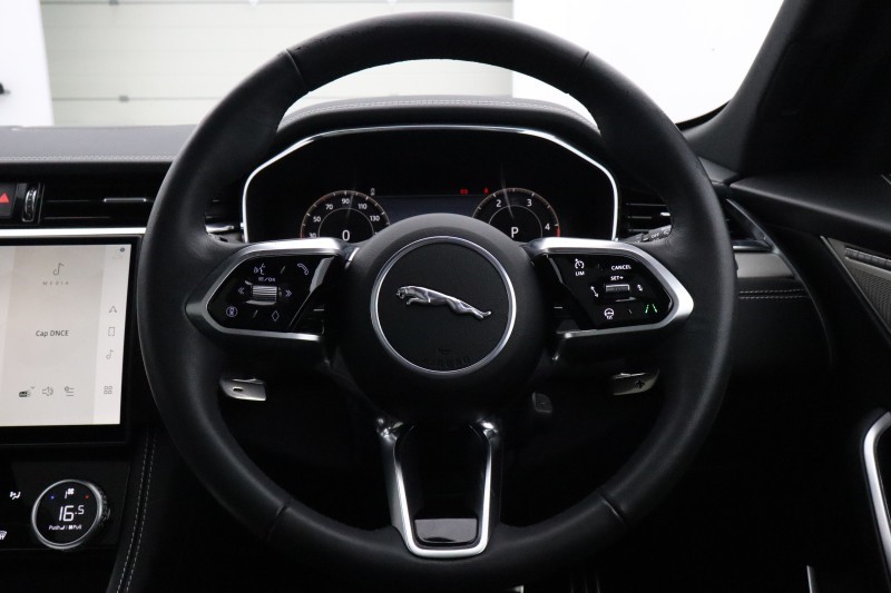 2024 (24) JAGUAR F-PACE 2.0 D200 R-Dynamic SE Black 5dr Auto AWD 5694168