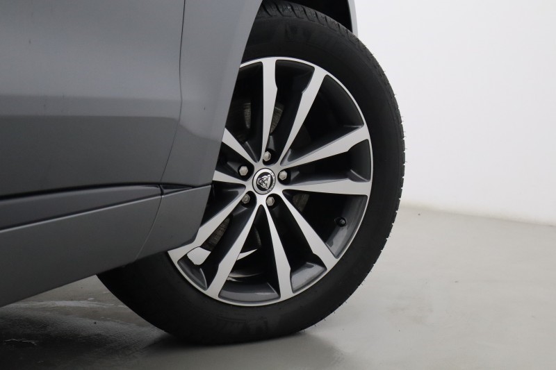 2024 (24) JAGUAR F-PACE 2.0 D200 R-Dynamic SE Black 5dr Auto AWD 5694201