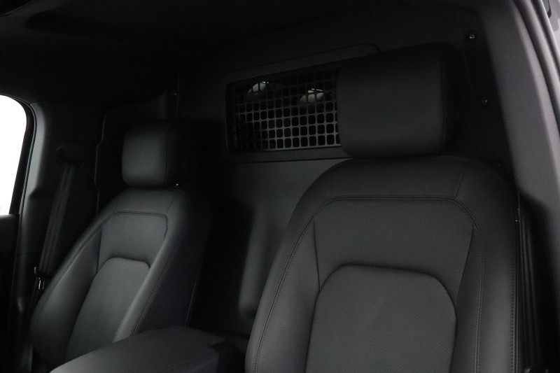 2026 (75) LAND ROVER DEFENDER 3.0 D350 X-Dynamic HSE 110 5dr Auto 5675993