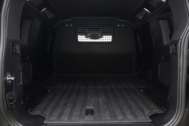 2026 (75) LAND ROVER DEFENDER 3.0 D350 X-Dynamic HSE 110 5dr Auto 5676038