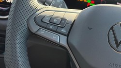 VOLKSWAGEN TIGUAN 1.5 eTSI 150 R-Line 5dr DSG 5879753