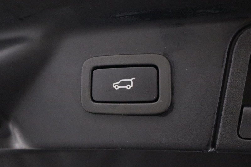 2022 (22) LAND ROVER RANGE ROVER VELAR 2.0 D200 Edition 5dr Auto 5726399