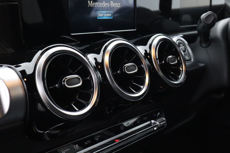 2022 (72) MERCEDES-BENZ GLB 220d 4Matic AMG Line 5dr 8G-Tronic 5714539