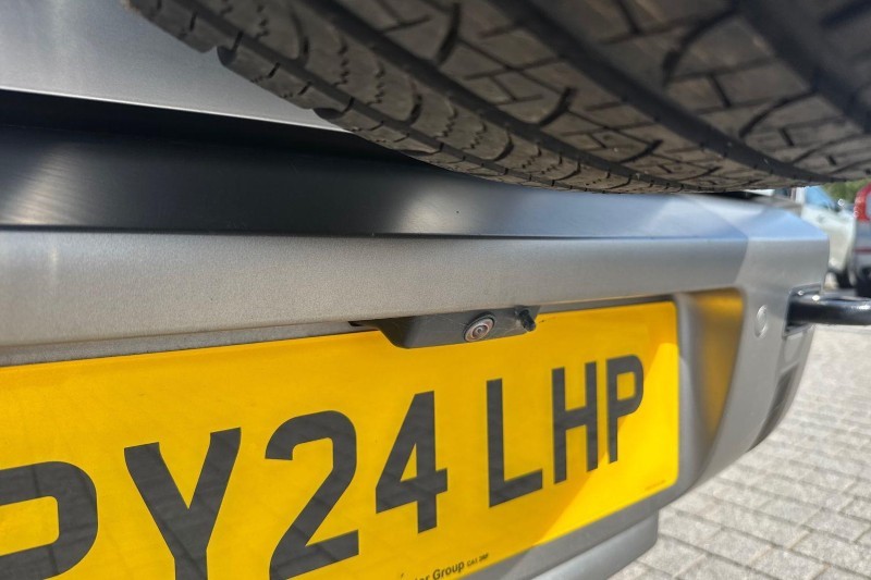 2024 (24) LAND ROVER DEFENDER 3.0 D250 X-Dynamic SE 110 5dr Auto 5708096