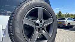 2024 (24) LAND ROVER DEFENDER 3.0 D250 X-Dynamic SE 110 5dr Auto 5708100