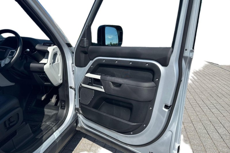 2024 (24) LAND ROVER DEFENDER 3.0 D250 X-Dynamic SE 110 5dr Auto 5708082