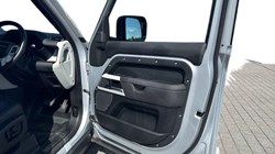 2024 (24) LAND ROVER DEFENDER 3.0 D250 X-Dynamic SE 110 5dr Auto 5708082