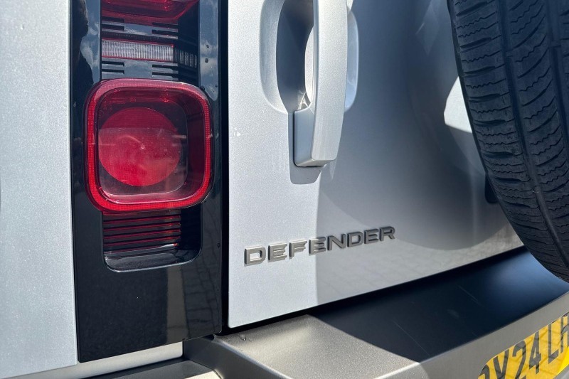 2024 (24) LAND ROVER DEFENDER 3.0 D250 X-Dynamic SE 110 5dr Auto 5708101
