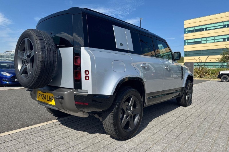 2024 (24) LAND ROVER DEFENDER 3.0 D250 X-Dynamic SE 110 5dr Auto 5708103