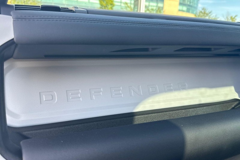 2024 (24) LAND ROVER DEFENDER 3.0 D250 X-Dynamic SE 110 5dr Auto 5708108