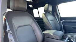 2024 (24) LAND ROVER DEFENDER 3.0 D250 X-Dynamic SE 110 5dr Auto 5708086